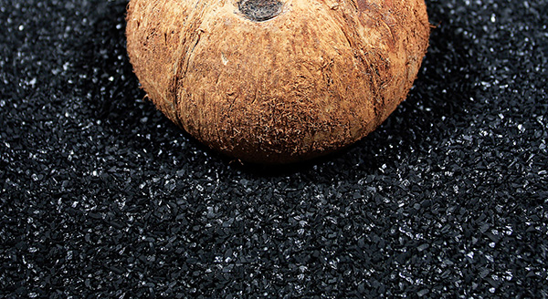 Wie man eine Kokosnuss in einen Aktivkohleblock verwandelt